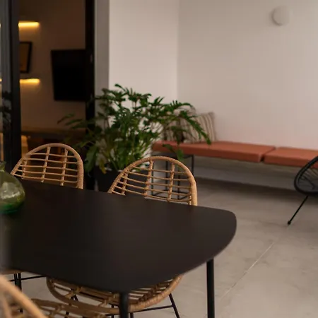 Apartament The V *